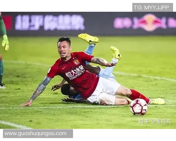 从足球明星独特跑姿解读运动之美与竞技精神力量