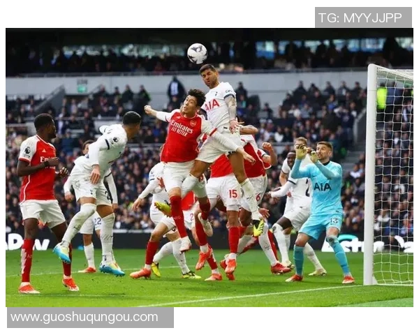 观看篮球比赛的足球明星有哪些他们的球场表现与热爱是否相似